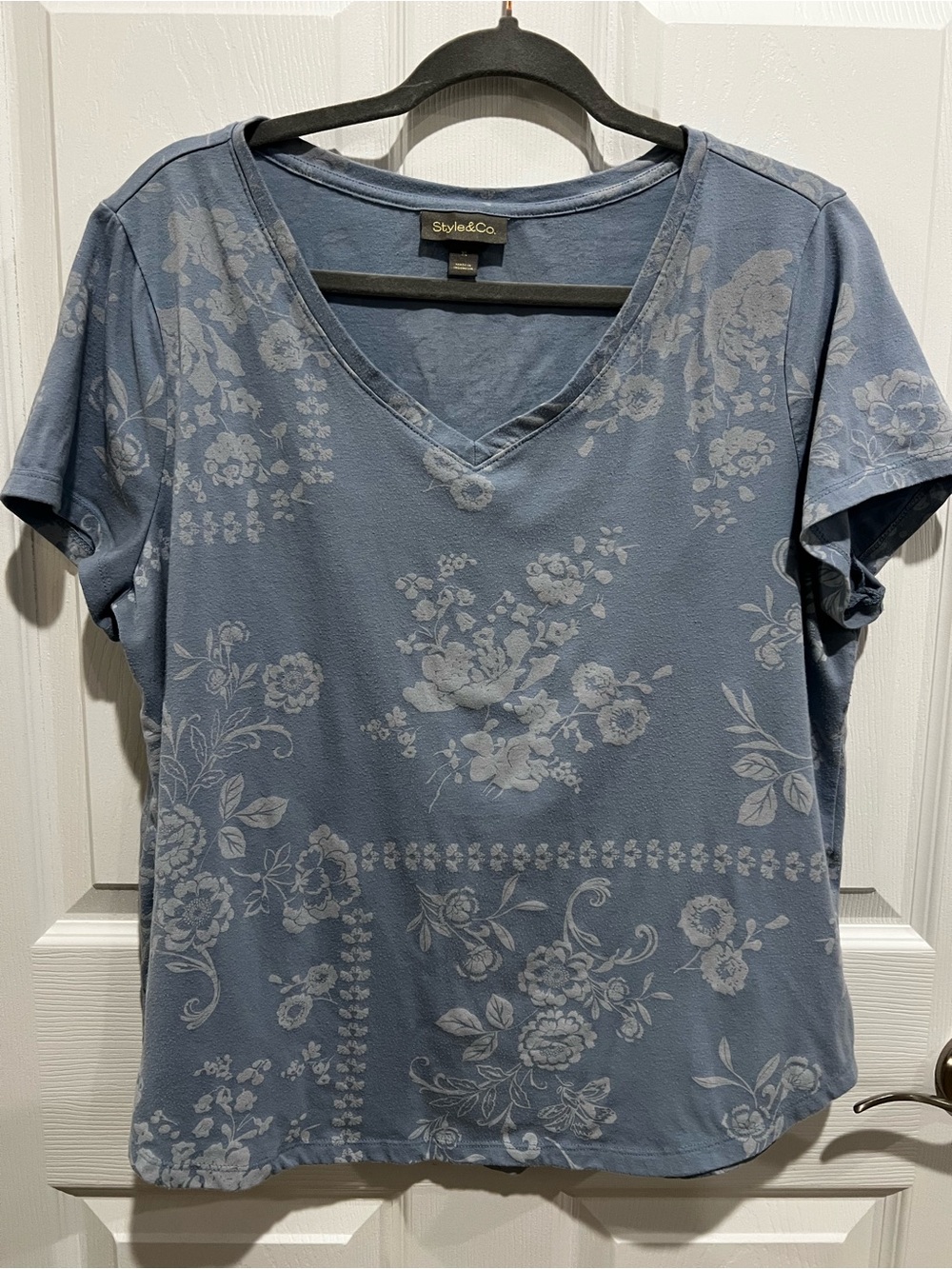 Style & Co. Dusty Blue V-Neck Floral Short Sleeve Tee